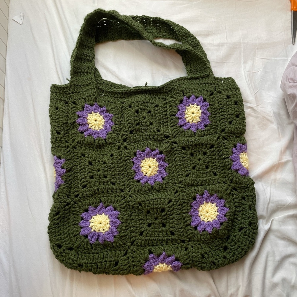 Handmade chroceat with flower design 🟢🟣🟡
